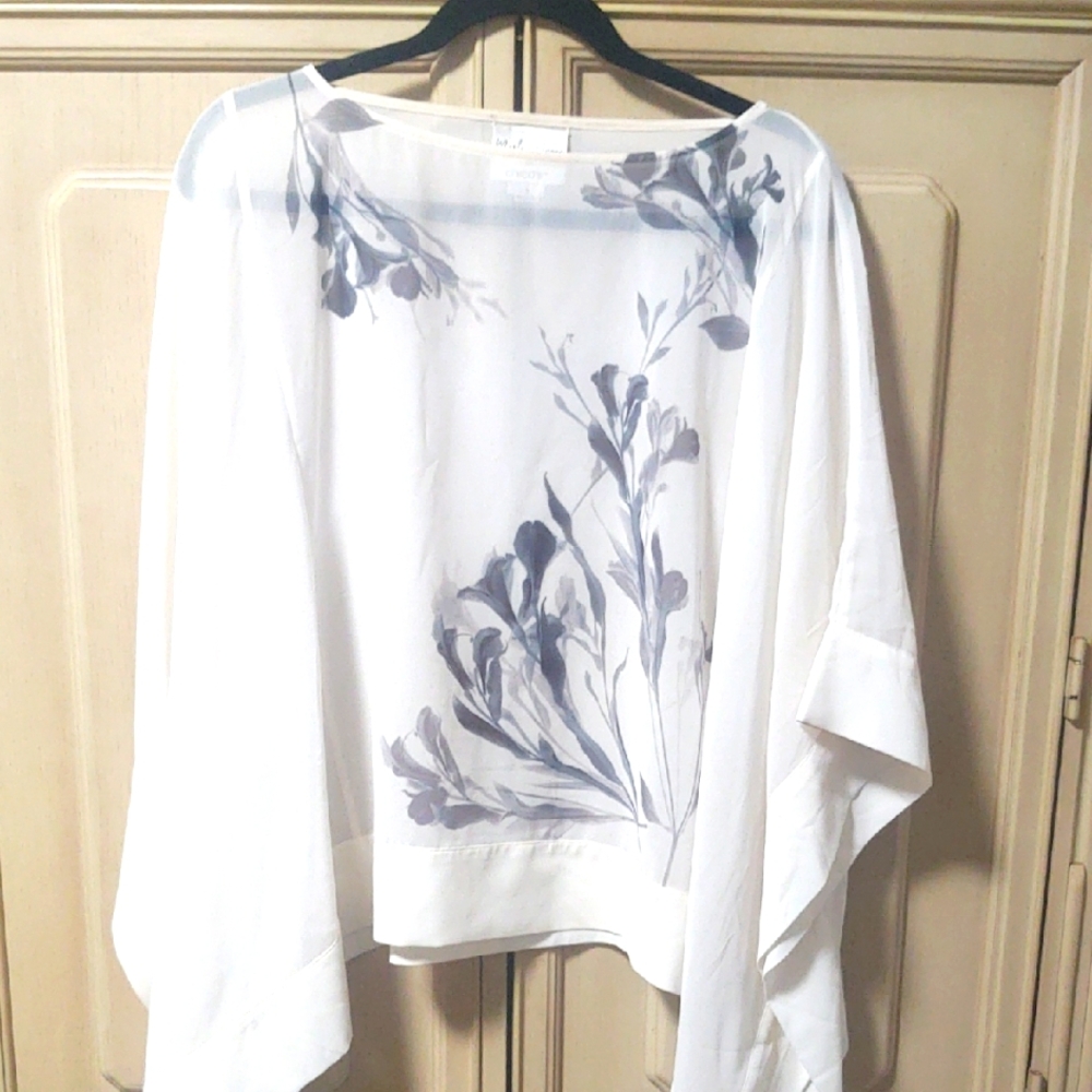 Chico's Marla Wynne Cream and Gray Blouse
